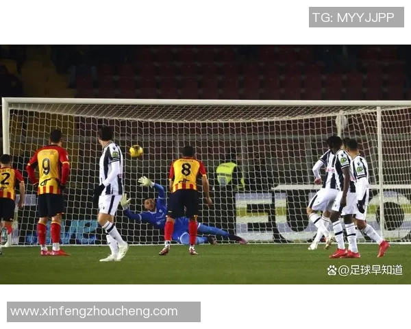 世界杯精彩对决那不勒斯绝杀切尔西争议判罚引发全场热议